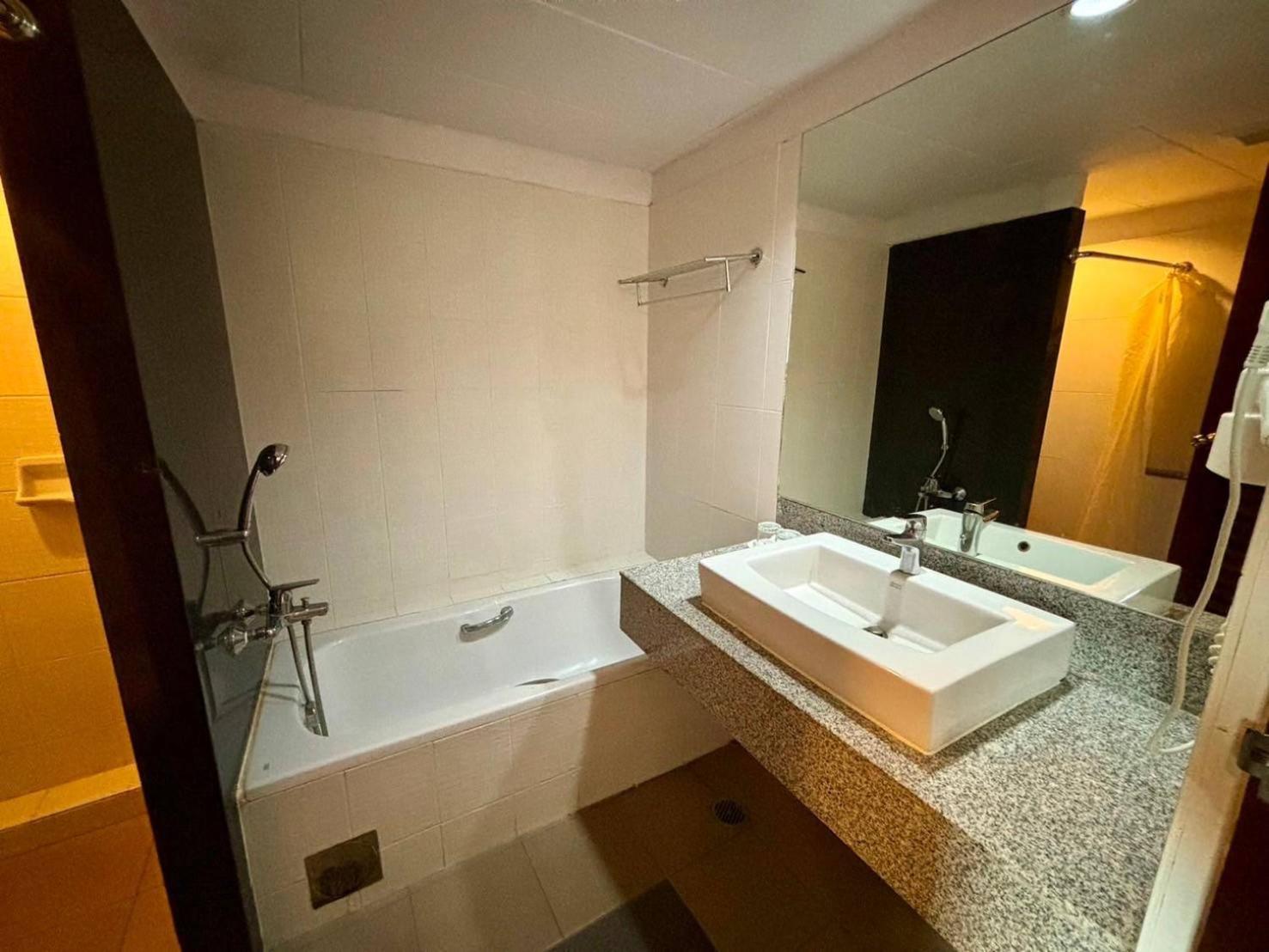 Aloha Hatyai Hotel Hat Yai Extérieur photo